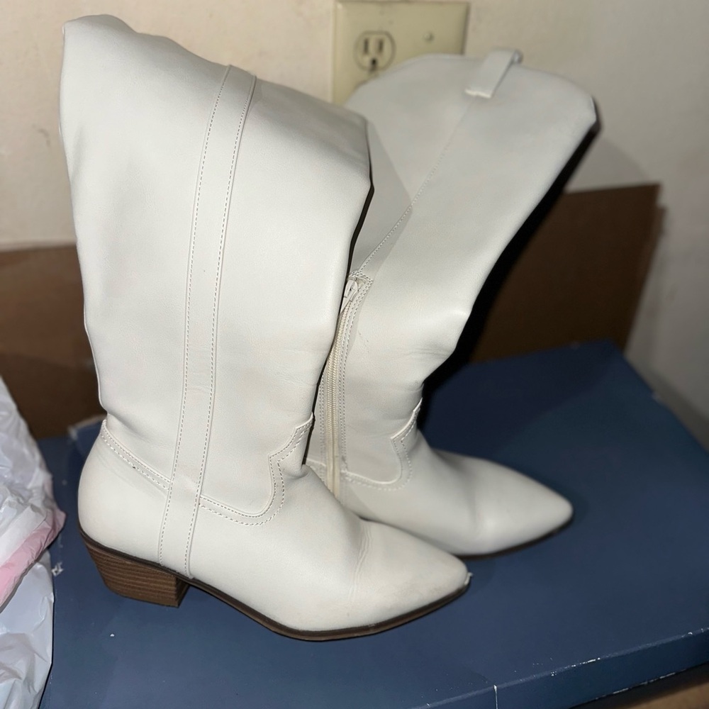 a new day Women's Cream Heeled Boots